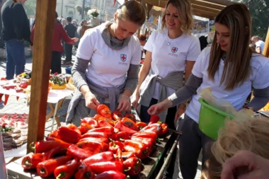 (FOTO) KRUŠEVAC PRESTONICA DOBROG UKUSA: Stigao karavan "Izađi mi na teglu"