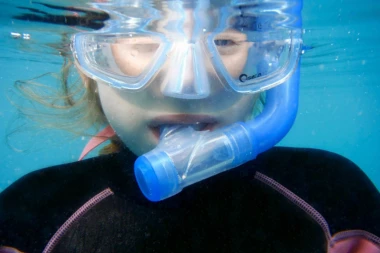 DRAMA SRBA U GRČKOJ: Devojčica ronila, pa pala u komu