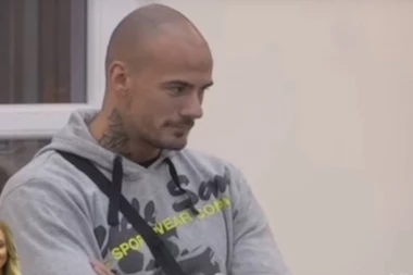 (VIDEO) GAĆEŠA DISKVALIFIKOVAN ZBOG VICA O MALOJ MILICI!