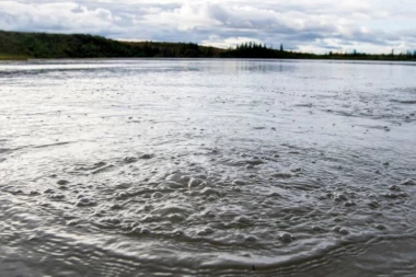 SVE SE ODVIJA PREBRZO: Topi se ledeni breg, PLANETA U OGROMNOJ OPASNOSTI!