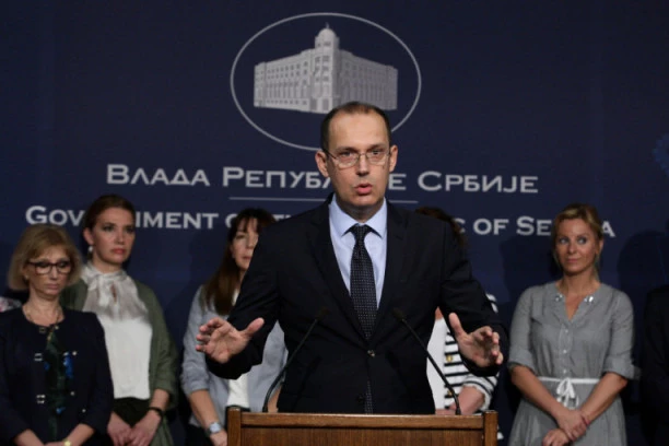 "Gledam da ih nema" HIT odgovor ministra Lončara na pitanje: Da li ima Crnogoraca u srpskom zdravstvu?