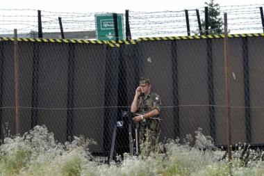 Migranti se okupili kod Kelebije: Policija i vatrogasci na terenu!