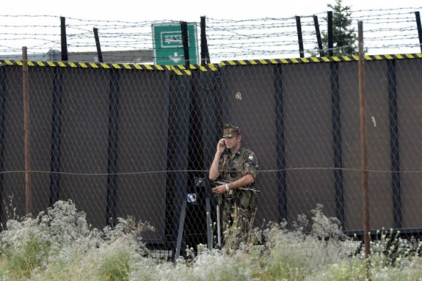 Migranti se okupili kod Kelebije: Policija i vatrogasci na terenu!