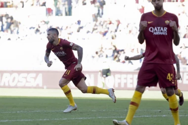 SRBIN HEROJ ROME: Kolarov derbi igrao sa SLOMLJENIM PRSTOM i uradio nešto što niko nije 60 godina