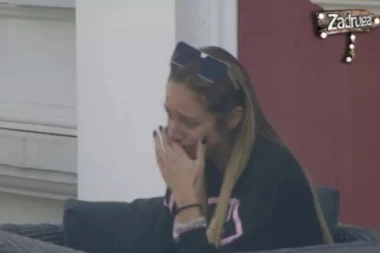 (VIDEO) Luni Đogani se uneredila: G*vno joj se slivalo niz pantalone!