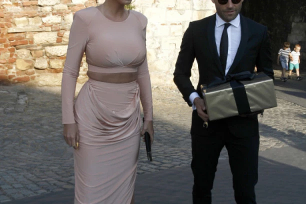 Niko ne želi afere i skandale: LJUBAVNICA DUŠKA TOŠIĆA DOBIJA MOMENTALNI OTKAZ SA TELEVIZIJE?