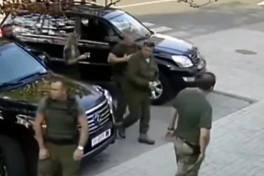 (UZNEMIRUJUĆI VIDEO) POSLEDNJE SEKUNDE ŽIVOTA ALEKSANDRA ZAHARČENKA: Objavljen novi snimak eksplozije u kafeu Separ