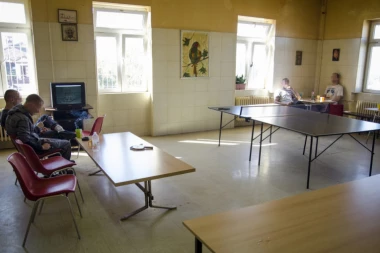 STRAHOTA U PSIHIJATRIJSKOJ BOLNICI: Trojica mladih pacijenata PRETUKLI RADNICU!