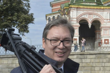 (FOTO) ŠETA PRESTONICOM RUSIJE: OVAKVOG VUČIĆA NIKAD NISTE VIDELI!