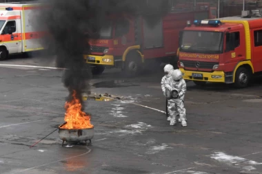 (FOTO) "GORELO" NA SAJMU: Predstavljena oprema za vanredne situacije i obučenost vatrogasaca!