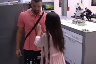 (VIDEO) STANIJA UHVATILA VLADIMIRA ZA POLNI ORGAN, ON POLUDEO!