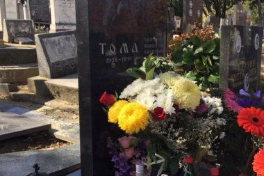 27 godina nakon smrti NISU GA ZABORAVILI: Tomin grob posetili OVI PEVAČI!