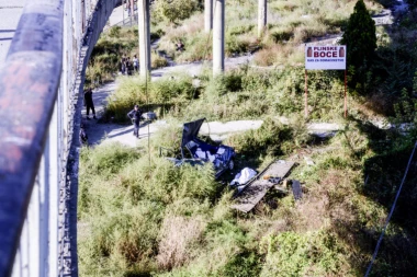 (VIDEO) Stravična nesreća! Trudnica ispala iz kombija koji se prevrtao