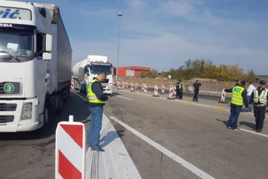 Kamioni blokirali granične prelaze