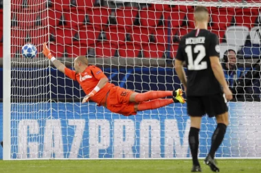 Borjan je 6 puta vadio loptu iz mreže, ali je JUNAK DRUGOG KOLA LIGE ŠAMPIONA!