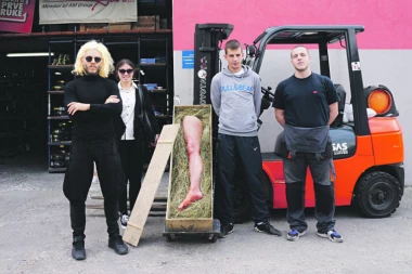 PREPORUKA SAMO ZA 18+ Uz eksponate na izložbi stajaće imena BRED PIT, SELMA HAJEK, MADONA, BUKOVSKI...