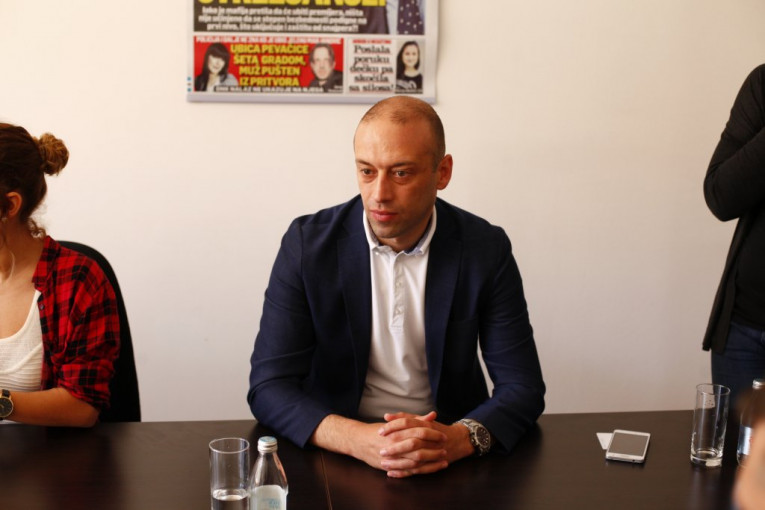 Kena licemer, nije dao glas za "Tijanin zakon": Poslanik DS umesto podrške, izvinio se porodici Jurić