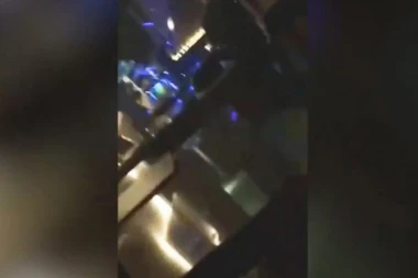 (VIDEO) ŠOKANTAN SNIMAK IZ BETON HALE: Vriska i panika gostiju kluba u koji su upali huligani!