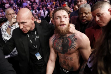 (VIDEO) BRUKA: Konor mučki udaren s leđa!