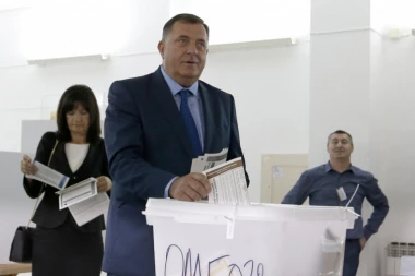DODIK UBEDLJIVO VODI: Da nije nepristojno, već sada bih proglasio pobedu!
