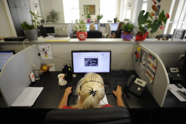 Pomoć građanima: Stariji sve nabavke mogu završiti preko kol centara!