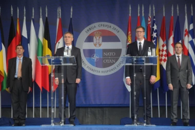 VUČIĆ SA STOLTENBERGOM U MLADENOVCU: Postigli smo dogovor o Kosovu