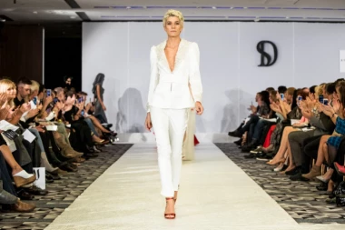 Kako da izgledate atraktivno na sastanku? Spojite nespojive materijale i krojeve...