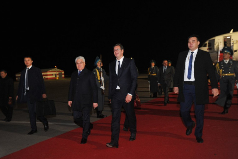 VUČIĆ STIGAO U ASTANU: Srpski predsednik dočekan uz najviše počasti