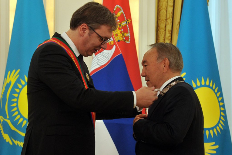 (VIDEO) Predsednik Srbije započeo posetu Kazahstanu: Vučić i Nazarbajev razmenili počasna priznanja