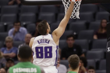 (VIDEO) Bjelica na debiju postao "Bananamen"