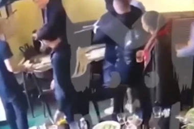 SKANDAL U RUSIJI: Fudbaleri prebili političara, tukli ga stolicom