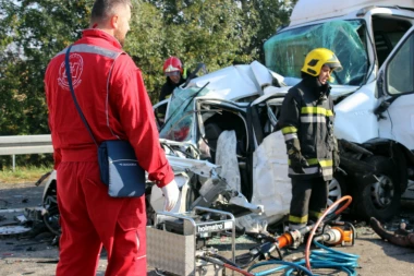 Saobraćajna nesreća kod Raške: Direktan sudar zbog klizavog kolovoza, ima povređenih