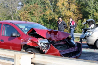 Umro za volanom! Vozilo prešlo u suprotnu traku i napravilo haos