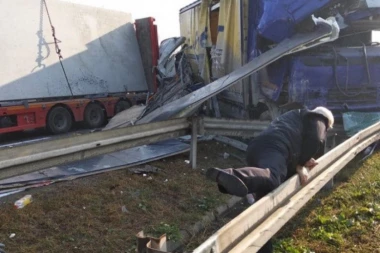 Stravični detalji saobraćajke na auto-putu: Bauljao je između smrskanih vozila, ćerka mu je ostala bez pola glave...