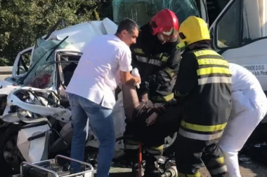 TEŠKA SAOBRAĆAJKA NA AUTO-PUTU MILOŠ VELIKI: Među povređenima i deca!