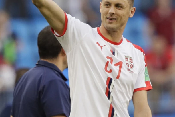 (VIDEO) Matić udario Fernandeša "ispod pojasa": Srbin neviđeno isprovocirao Portugalca!