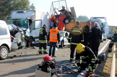 HOROR: Na auto-putu izbio STRAVIČAN lančani sudar zbog DIMA, jedna osoba stradala!