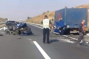 UŽAS NA PUTU ALEKSANDROVAC - BRUS! Stravičan sudar motocikla i kombija, mladić (29) POGINUO na licu mesta