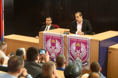 Srpska desnica: Pod hitno vraćanje obaveznog vojnog roka