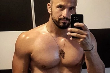 "Zaboljeće te kad ti je okinem": Vladimir Tomović u gej aferi, isplivala prepiska koje otkriva zadrugara!