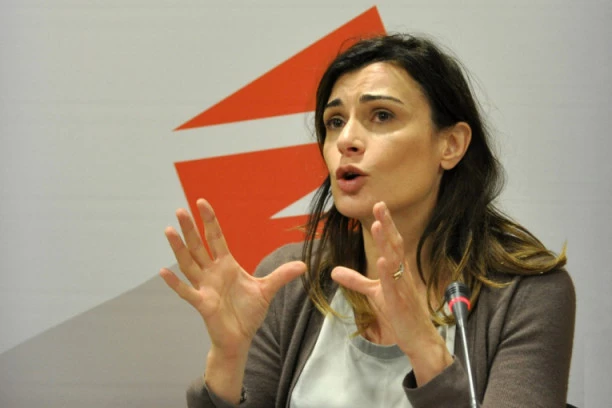 (FOTO) SRBLJANOVIĆEVA ŠOKIRALA OBJAVOM NA FEJSBUKU: Izgledam kao da sam umrla, bar nisam naduvana