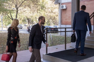 Ipak nije mogao da izbegne! Darko Kostić došao sam na suđenje, bez policije