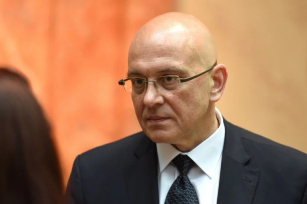 Vukosavljević stao na stranu opozicije i prihvatio metode "testere" i "vešala"