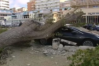 (VIDEO) OD OLUJE STRADAO I JUG FRANCUSKE: Bujica odnela ljude na spavanju, najmanje šestoro stradalih