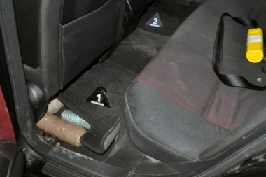 KRIO DROGU SVUDA PO KOLIMA: Policija Crnogorcu zaplenila 39 kg marihuane