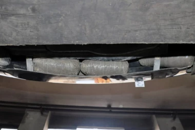 (FOTO) Uhapšeni dileri: Na OVOM mestu uspeli da sakriju 5 kilograma droge
