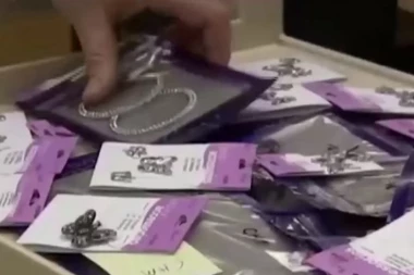(VIDEO) Otrovna bižuterija može da vas košta života! Obavezno pogledajte da li je ovaj NAZIV na deklaraciji
