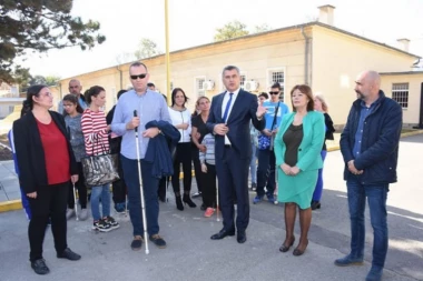 DAN BELOG ŠTAPA: Opština Zemun misli na slepe i slabovide