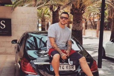 Povređen pevač: Ide na operaciju!