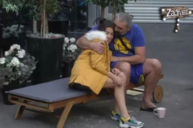 Majmunčino! Rebeka Mikija polila prljavom vodom!